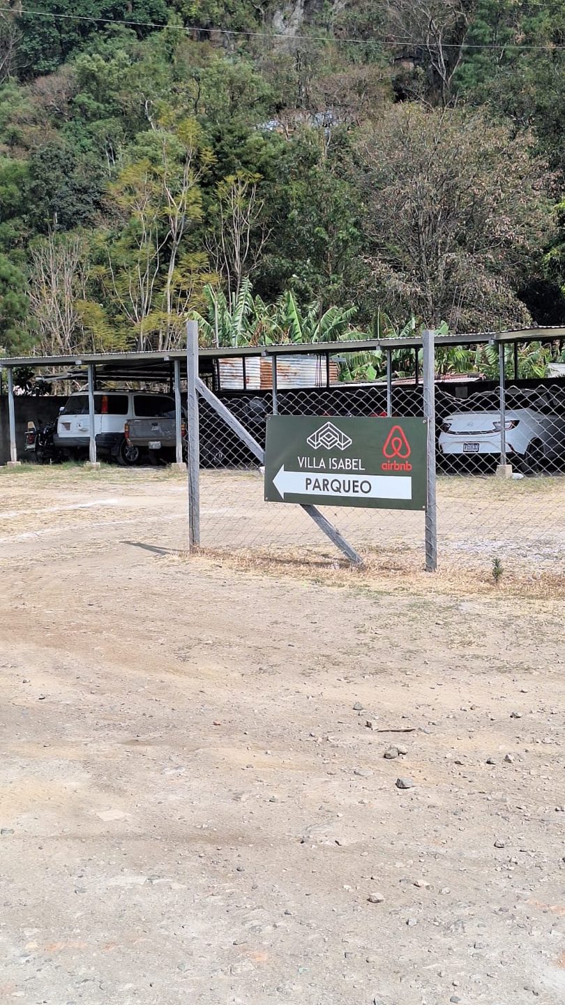 El estacionamiento de Villa Isabel, a pocos minutos a pie del estudio